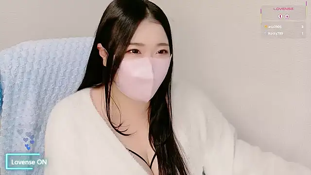 Snapshot of yukinko_o_ chatting on 10.16.25 yukinko o online show from 10.16.25