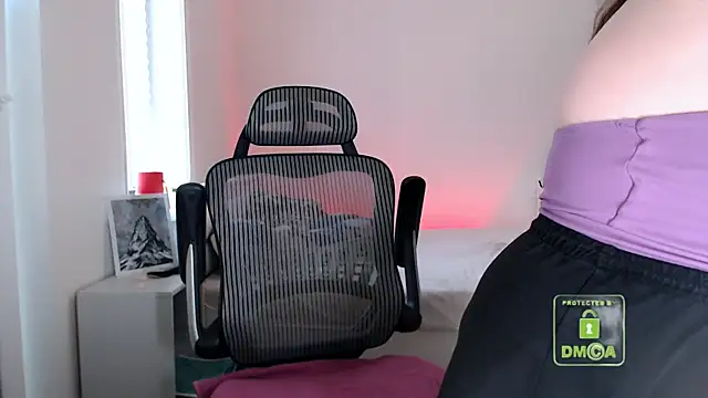 cute and hot online show from 04.29.26