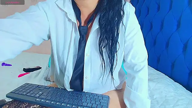Snapshot of hotlatinateacher chatting on 02.18.25 hotlatinateacher online show from 02.18.25
