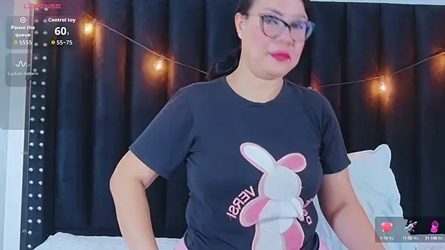 Snapshot of hotlatinateacher chatting on 10.12.25 hotlatinateacher online show from 10.12.25