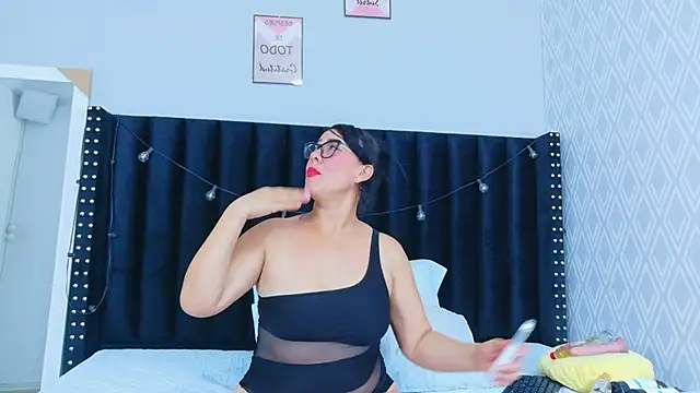 hotlatinateacher online show from 10.23.25