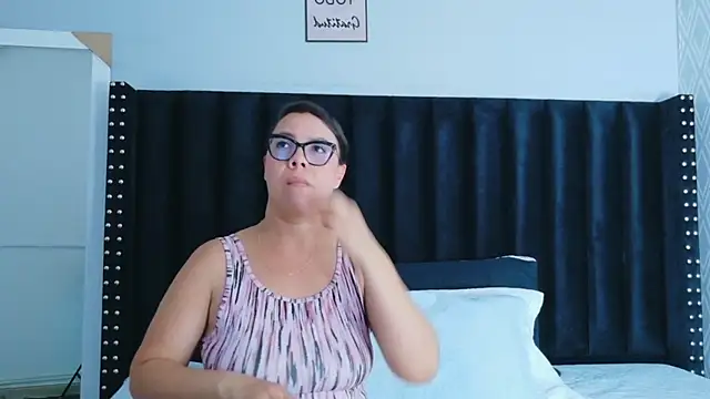 hotlatinateacher online show from 04.30.26