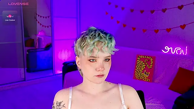 Snapshot of School_Love chatting on 03.16.25 School Love online show from 03.16.25