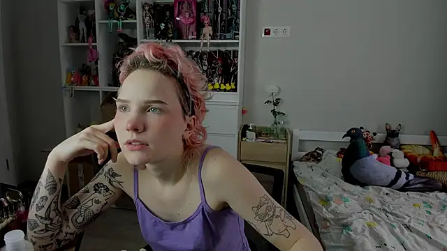 Snapshot of School_Love chatting on 11.23.25 School Love online show from 11.23.25