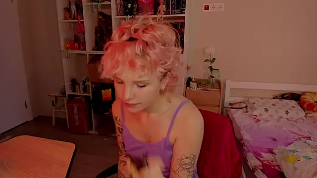 Snapshot of School_Love chatting on 11.24.25 School Love online show from 11.24.25