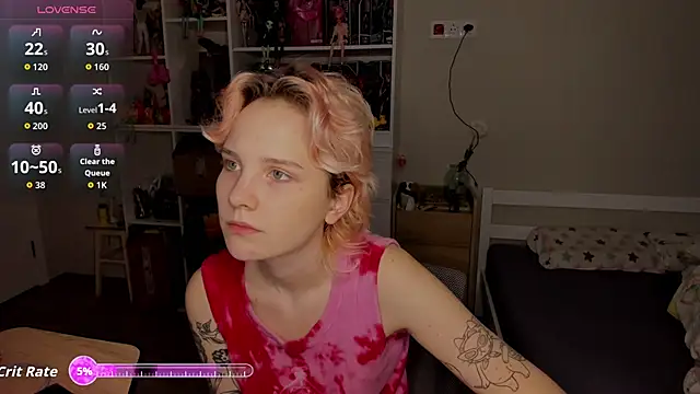 Snapshot of School_Love chatting on 12.04.25 School Love online show from 12.04.25