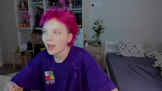 Snapshot of School_Love chatting on 12.19.25 School Love online show from 12.19.25