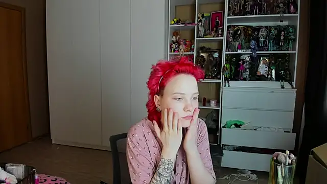 School Love online show from 04.30.26