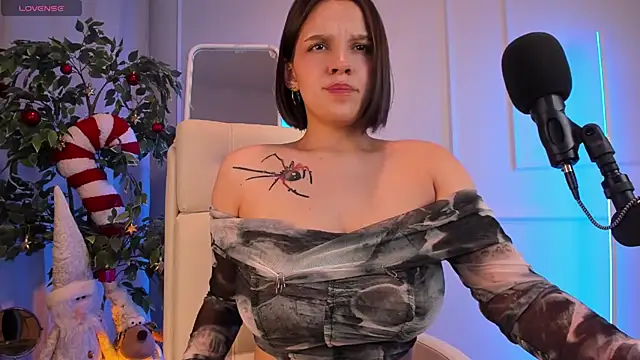 Snapshot of AdalynGlows chatting on 12.25.24 AdalynGlows online show from 12.25.24