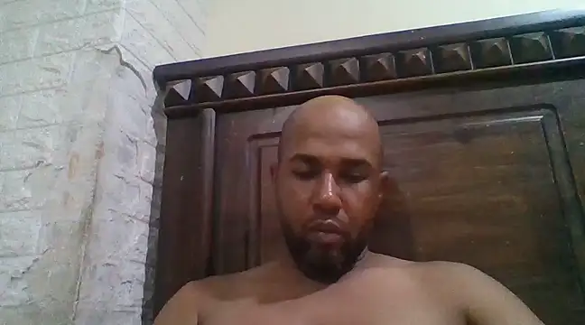 Snapshot of Frankie0880 chatting on 12.30.24 Frankie0880 online show from 12.30.24