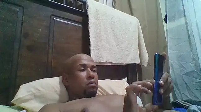 Snapshot of Frankie0880 chatting on 01.19.25 Frankie0880 online show from 01.19.25