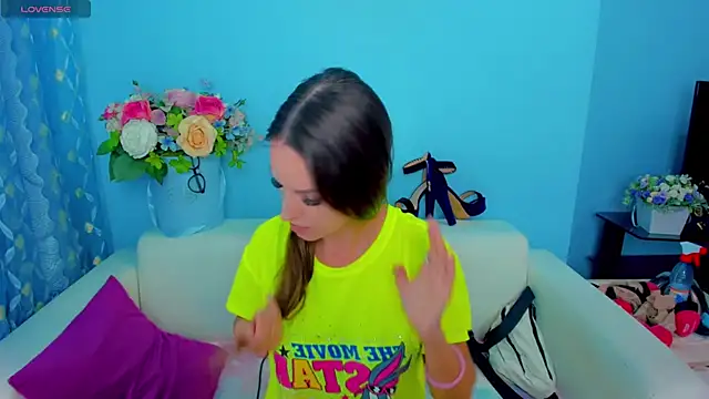 LindaaLu online show from 06.10.26