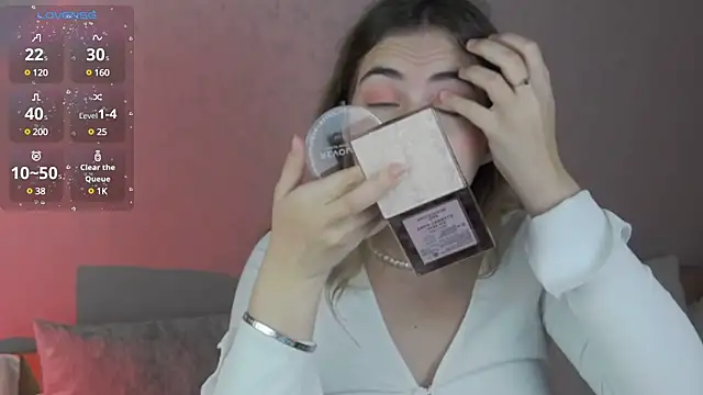 Snapshot of chloi_hes chatting on 12.04.24 chloi hes online show from 12.04.24