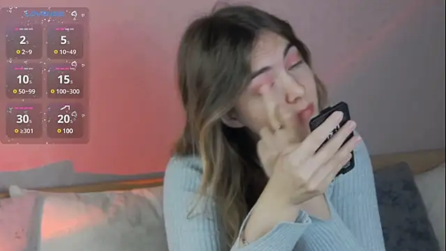 Snapshot of chloi_hes chatting on 12.10.24 chloi hes online show from 12.10.24