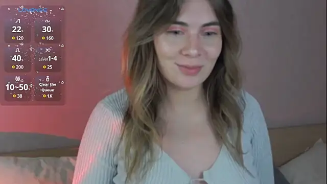 Snapshot of chloi_hes chatting on 12.10.24 chloi hes online show from 12.10.24