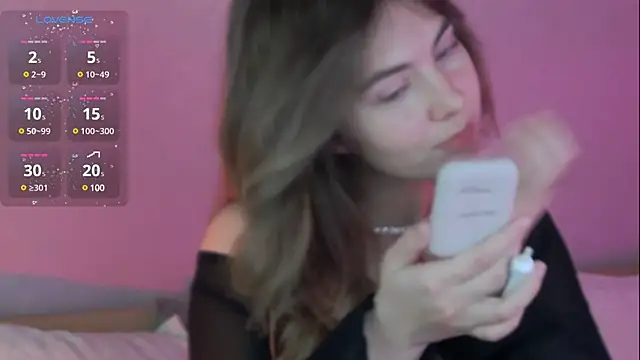 Snapshot of chloi_hes chatting on 12.21.24 chloi hes online show from 12.21.24