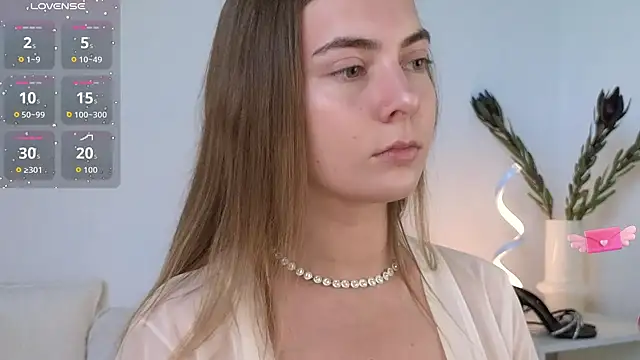 Snapshot of chloi_hes chatting on 09.22.25 chloi hes online show from 09.22.25