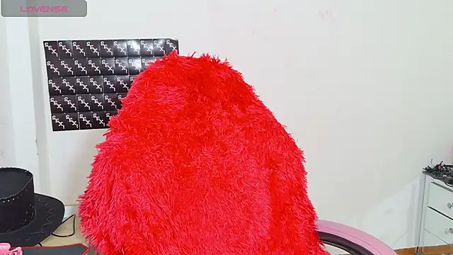 Snapshot of RoxaneEvans_ chatting on 11.06.25 RoxaneEvans online show from 11.06.25