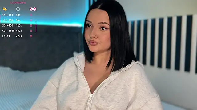 Snapshot of Li_Amelie_ chatting on 12.04.25 Li Amelie online show from 12.04.25