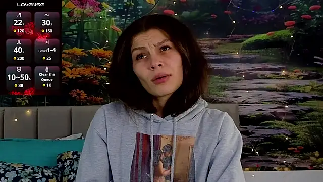 Snapshot of MadameDeFeu chatting on 12.18.24 MadameDeFeu online show from 12.18.24