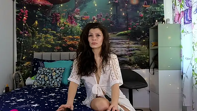 Snapshot of MadameDeFeu chatting on 01.09.25 MadameDeFeu online show from 01.09.25