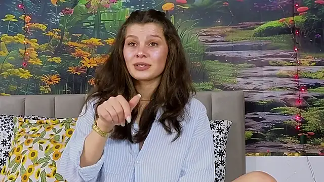Snapshot of MadameDeFeu chatting on 02.20.25 MadameDeFeu online show from 02.20.25