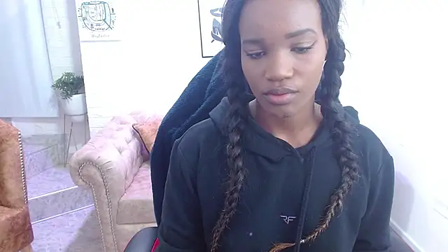 Snapshot of cattalheya chatting on 10.28.25 cattalheya online show from 10.28.25