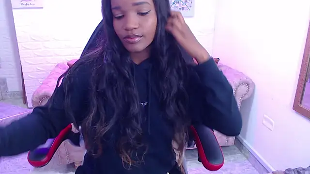 Snapshot of cattalheya chatting on 11.10.25 cattalheya online show from 11.10.25