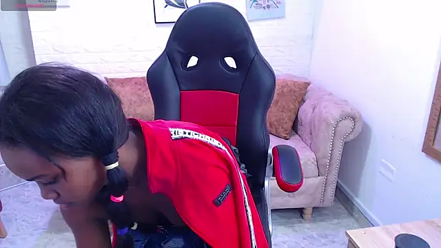 Snapshot of cattalheya chatting on 11.21.25 cattalheya online show from 11.21.25