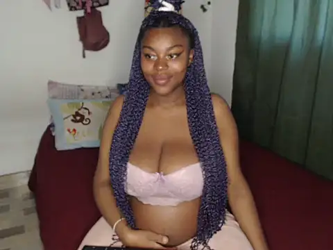 Snapshot of lyssyhorny chatting on 02.18.25 lyssyhorny online show from 02.18.25