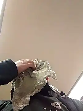 Snapshot of openlegsforyou chatting on 11.20.25 openlegsforyou online show from 11.20.25