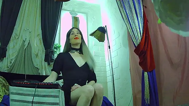 Mary Loon online show from 11.23.25