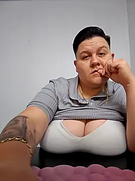 Snapshot of DevilDahm chatting on 02.18.25 DevilDahm online show from 02.18.25