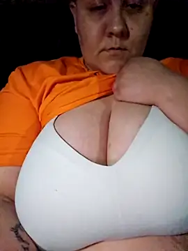 Snapshot of DevilDahm chatting on 02.21.25 DevilDahm online show from 02.21.25