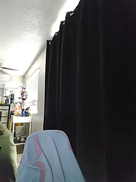 Snapshot of DevilDahm chatting on 10.28.25 DevilDahm online show from 10.28.25