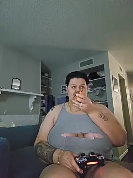 Snapshot of DevilDahm chatting on 11.24.25 DevilDahm online show from 11.24.25