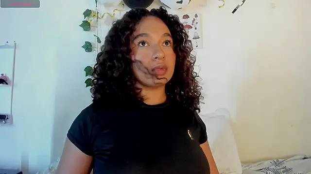 Snapshot of sara_sophieee chatting on 12.10.24 sara sophieee online show from 12.10.24