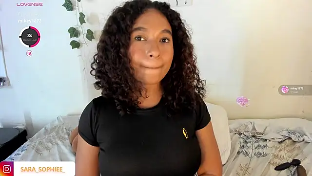 Snapshot of sara_sophieee chatting on 12.10.24 sara sophieee online show from 12.10.24