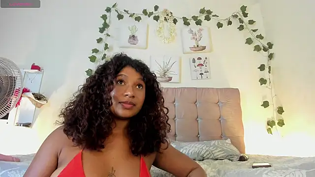 Snapshot of sara_sophieee chatting on 02.26.25 sara sophieee online show from 02.26.25