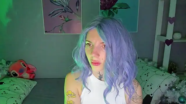 Snapshot of AnneTenet chatting on 12.20.24 AnneTenet online show from 12.20.24