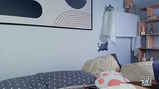 PollyBeev online show from 10.26.25