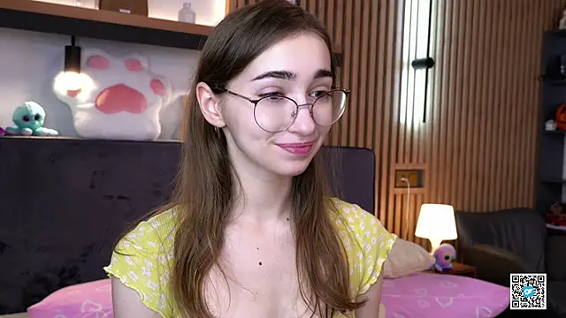 PollyBeev online show from 11.08.25