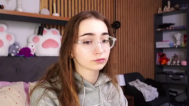 PollyBeev online show from 04.09.26