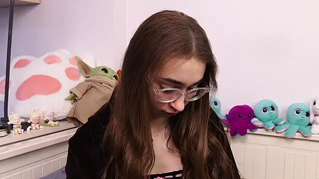 PollyBeev online show from 04.24.26