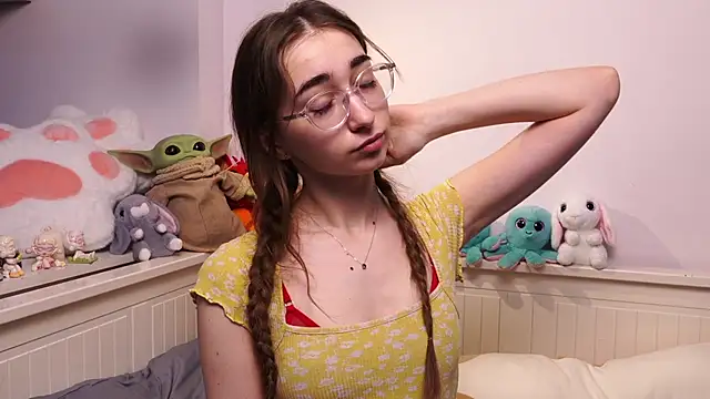 PollyBeev online show from 04.26.26