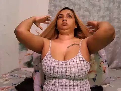 Snapshot of GORGEOUSLIPS chatting on 05.19.26 GORGEOUSLIPS online show from 05.19.26