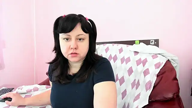 Snapshot of HotSweetAngel chatting on 12.20.25 HotSweetAngel online show from 12.20.25