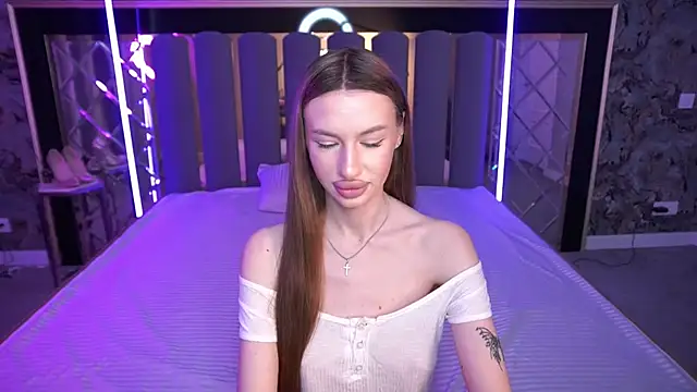 Snow WhiteeeX online show from 04.30.26
