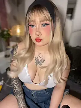 Snapshot of AHRI_LEE chatting on 12.17.24 AHRI LEE online show from 12.17.24