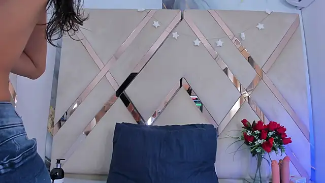 ninaht online show from 11.17.25